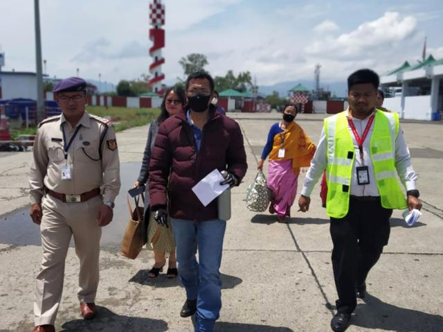 Dingko Singh and his wife Ngangom Babai Devi at the Imphal Airport on Saturday, earlier in the day. (HT Photo)