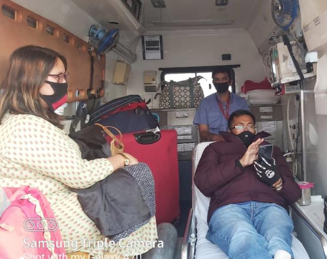 Dingko Singh and his wife inside the ambulance as he was taken to the Institute of Liver and Biliary Sciences (ILBS) in New Delhi on Saturday. (HT Photo)