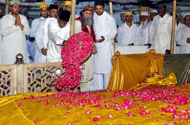 The Bhaktiayar Kaki Dargah at Mehrauli in New Delhi. (Sanchit Khanna) The Bhaktiayar Kaki Dargah at Mehrauli in New Delhi. (Sanchit Khanna)