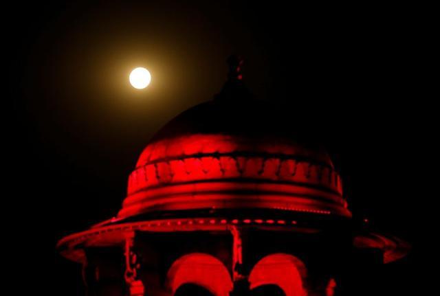 The full moon, also known as the Supermoon or Flower Moon, rises over the building of the Ministry of Defence in New Delhi, India, May 7, 2020. REUTERS/Adnan Abidi (REUTERS) The full moon, also known as the Supermoon or Flower Moon, rises over the building of the Ministry of Defence in New Delhi, India, May 7, 2020. REUTERS/Adnan Abidi (REUTERS)