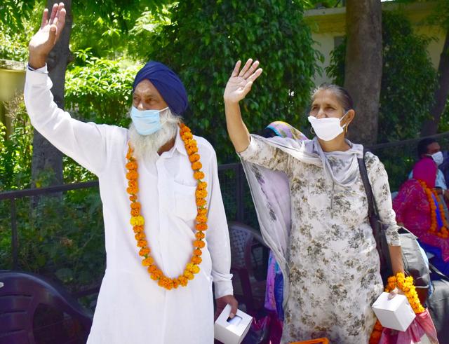 Around 346 pilgrims, who had tested negative for the disease, have been quarantined in their homes after they finished their 14-day quarantine at government institutions. (Sameer Sehgal/HT) Around 346 pilgrims, who had tested negative for the disease, have been quarantined in their homes after they finished their 14-day quarantine at government institutions. (Sameer Sehgal/HT)