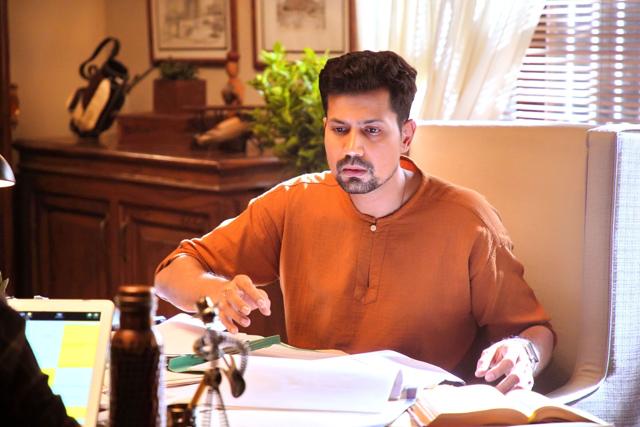 Sumeet Vyas as Dilawar Rana in a still from Official Bhootiyagiri. Sumeet Vyas as Dilawar Rana in a still from Official Bhootiyagiri.