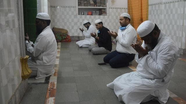 Only five persons at a time offering prayers at a mosque in Manimajra, Chandigarh, on the last Friday of the holy month of Ramzan. (Sant Arora/Hindustan Times)