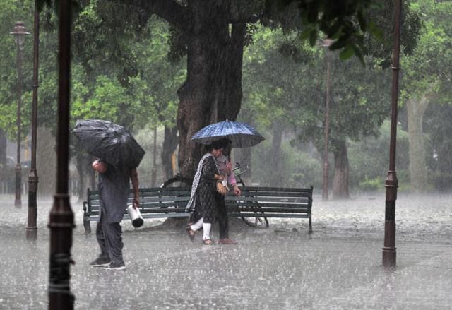 A couple sharing the umbrella in Sector 17, Chandigarh, on Friday. (Ravi Kumar/HT) A couple sharing the umbrella in Sector 17, Chandigarh, on Friday. (Ravi Kumar/HT)