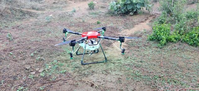 The drone used by agriculture officials in Jaipur to tackle locust attack. (HT Photo) The drone used by agriculture officials in Jaipur to tackle locust attack. (HT Photo)
