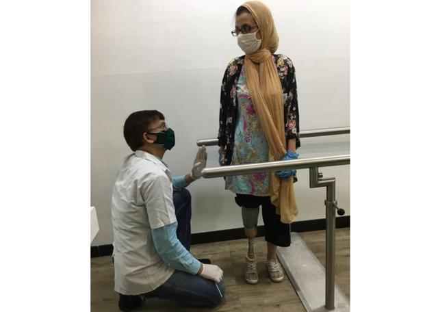 The image shows Jagtiani with her prosthetist. (Instagram/officialhumansofbombay)