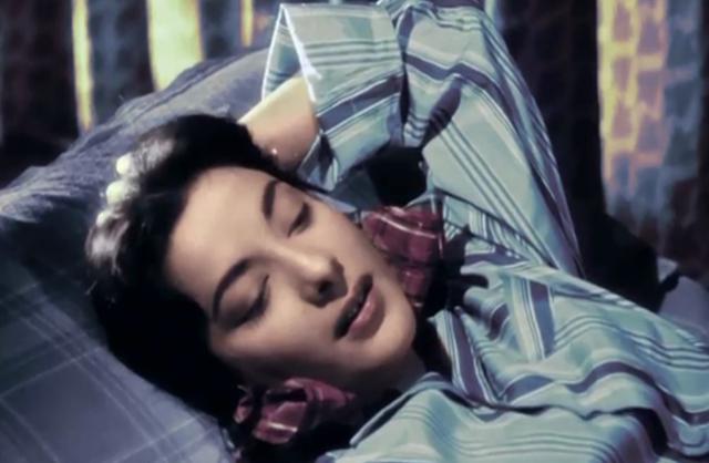 Nargis in Awaara. Nargis in Awaara.