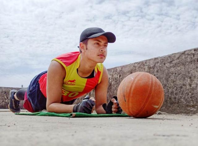 Harsh Singh, who is also school basketball team member, spends quality time with his family and exercises to stay physically fit. Harsh Singh, who is also school basketball team member, spends quality time with his family and exercises to stay physically fit.