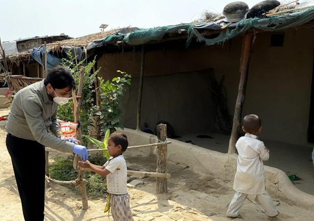 Aditya Bhardwaj has also been providing food to some of the kids who have been rendered helpless due to the pandemic.