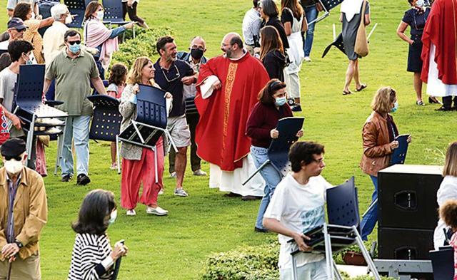 As Portugal eases the coronavirus lockdown rules, the Catholic Church resumed religious services with a set of safety rules. (AP) As Portugal eases the coronavirus lockdown rules, the Catholic Church resumed religious services with a set of safety rules. (AP)