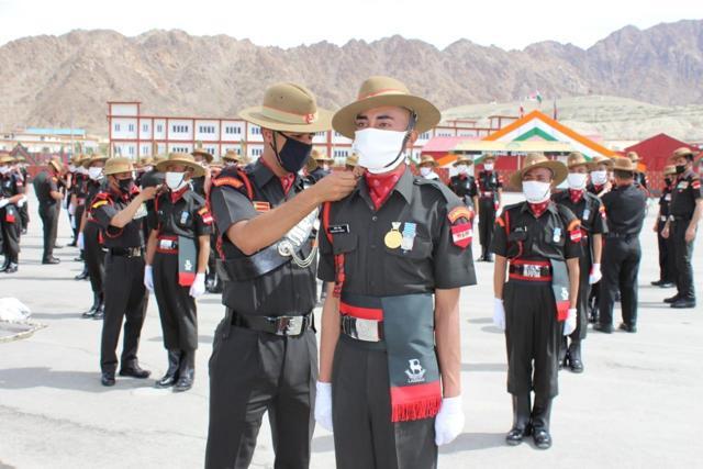 The young riflemen were awarded medals for their outstanding performance during the training. (HT Photo)