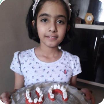 Students make a set of milk teeth and another set of permanent teeth by using clay dough and wheat flour dough Students make a set of milk teeth and another set of permanent teeth by using clay dough and wheat flour dough