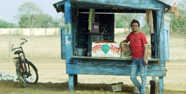 JItendra Kumar in a still from Chaman Bahaar.