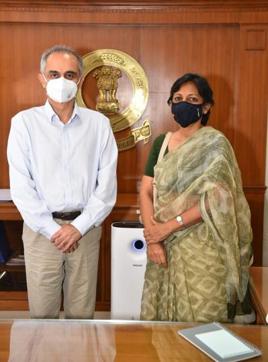 Vini with her predecessor Karan Avtar Singh before taking charge in Chandigarh. (HT Photo ) Vini with her predecessor Karan Avtar Singh before taking charge in Chandigarh. (HT Photo )
