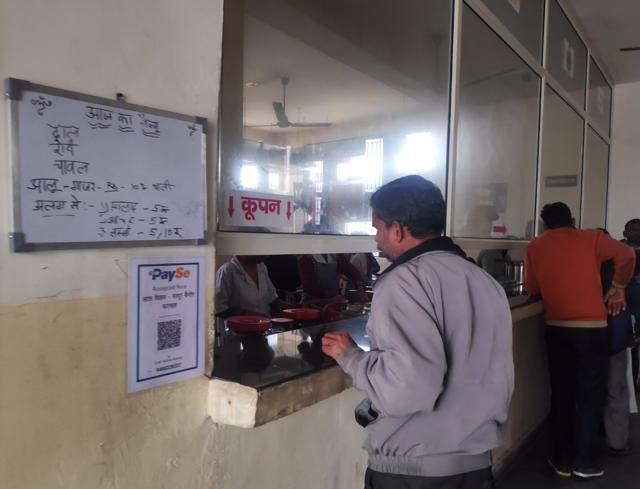 A man places an order at the Atal Kisan-Majdoor Canteen at Kurukshetra. (HT FILE PHOTO ) A man places an order at the Atal Kisan-Majdoor Canteen at Kurukshetra. (HT FILE PHOTO )