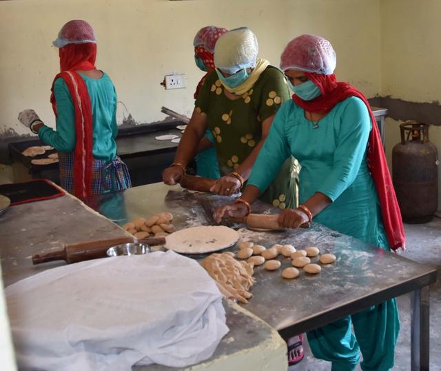 The nominal 10-rupee meals comprise tawa chapattis, rice, fried dal, seasonal vegetables and potable water. (HT Photo) The nominal 10-rupee meals comprise tawa chapattis, rice, fried dal, seasonal vegetables and potable water. (HT Photo)