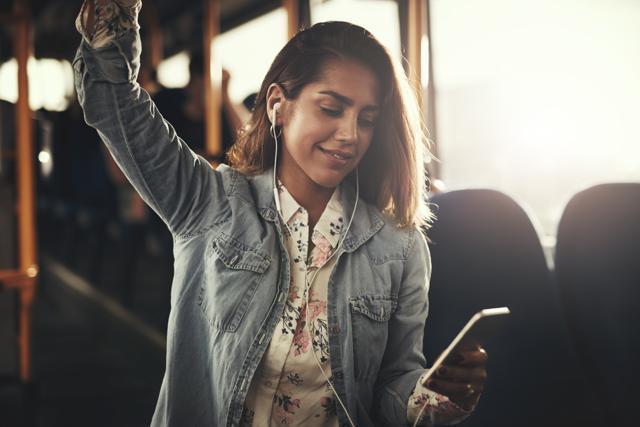 Listening to music while going to work can help reduce our anxieties. (Photo: Shutterstock) Listening to music while going to work can help reduce our anxieties. (Photo: Shutterstock)