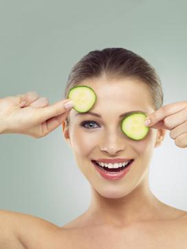 Cucumber helps in reducing puffiness and dark circles. (Photo: Shutterstock) Cucumber helps in reducing puffiness and dark circles. (Photo: Shutterstock)
