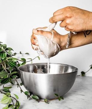 Nut and grain milk is easy to extract at home. (Photo: Instagram/alicepages) Nut and grain milk is easy to extract at home. (Photo: Instagram/alicepages)