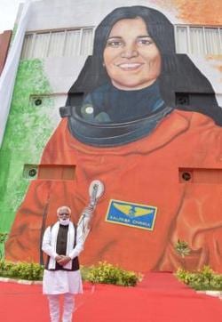 Chief minister Manohar Lal Khattar inaugurated a giant mural dedicated to late astronaut Kalpana Chawla on the front wall of Dr Mangal Sen auditorium in Karnal on Saturday. (HT photo) Chief minister Manohar Lal Khattar inaugurated a giant mural dedicated to late astronaut Kalpana Chawla on the front wall of Dr Mangal Sen auditorium in Karnal on Saturday. (HT photo)