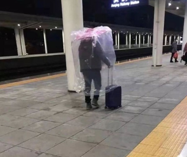 Man surrounds himself with plastic to prevent infection. (Screengrab ) Man surrounds himself with plastic to prevent infection. (Screengrab )