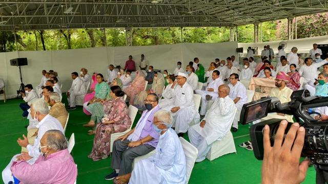 Chief Minister Ashok Gehlot was able to get more than 103 lawmakers to attend the meeting at his residence (HT Photo) Chief Minister Ashok Gehlot was able to get more than 103 lawmakers to attend the meeting at his residence (HT Photo)
