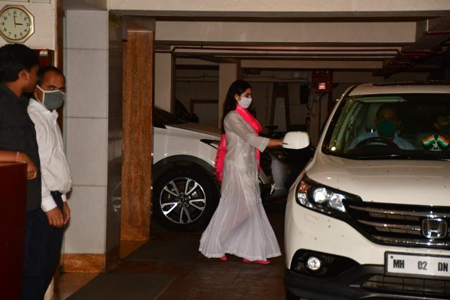 Sara Ali Khan at Saif Ali Khan’s house on Sunday. (Varinder Chawla) Sara Ali Khan at Saif Ali Khan’s house on Sunday. (Varinder Chawla)