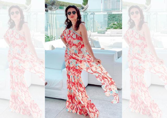 Actor Roshni Chopra in a Mandira Wirk creation Actor Roshni Chopra in a Mandira Wirk creation