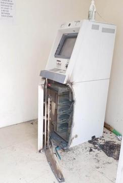 The damaged ATM at the PNB kiosk in Gharuan, Mohali, on Sunday. (HT Photo)