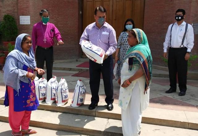 St. Martin’s Diocesan School, Delhi Cantt, extended its helping hands to the underprivileged by giving them essential items St. Martin’s Diocesan School, Delhi Cantt, extended its helping hands to the underprivileged by giving them essential items