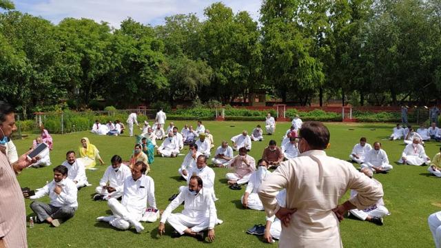 Congress MLAs are camping at Raj Bhavan to insist that governor summons the Rajasthan Assembly (Sourced) Congress MLAs are camping at Raj Bhavan to insist that governor summons the Rajasthan Assembly (Sourced)