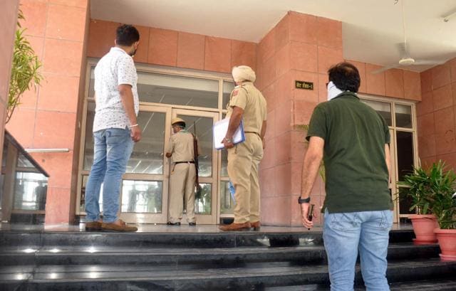 Police sealing the RTA office in Mohali on Thursday. (Gurminder Singh/HT) Police sealing the RTA office in Mohali on Thursday. (Gurminder Singh/HT)