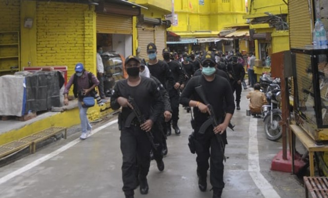 There is a heavy presence of security personnel in Ayodhya ahead of the Ram Temple ceremony. (Deepak Gupta / HT Photo) There is a heavy presence of security personnel in Ayodhya ahead of the Ram Temple ceremony. (Deepak Gupta / HT Photo)