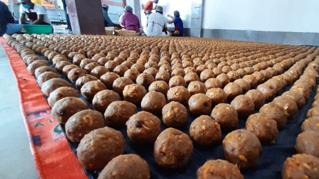 Laddoos being prepared in Ayodhya, Aug 4, 2020. (Deepak Gupta /HT Photo) Laddoos being prepared in Ayodhya, Aug 4, 2020. (Deepak Gupta /HT Photo)