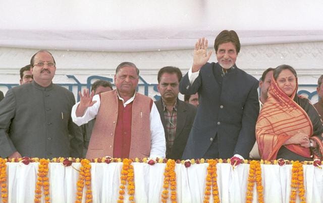 Amitabh Bachchan and Jaya Bachchan with Amar Singh and Mulayam Singh Yadav in Lucknow on December 16, 2009. Rajya Sabha MP Amar Singh died at a Singapore hospital on August 1, 2020. (Ajay Kumar Singh / HT Archive) Amitabh Bachchan and Jaya Bachchan with Amar Singh and Mulayam Singh Yadav in Lucknow on December 16, 2009. Rajya Sabha MP Amar Singh died at a Singapore hospital on August 1, 2020. (Ajay Kumar Singh / HT Archive)