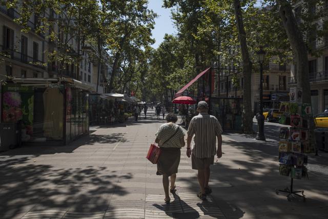 An elderly couple walk down Las Ramblas in Barcelona, Spain, on Saturday, Aug. 1, 2020. (Bloomberg) An elderly couple walk down Las Ramblas in Barcelona, Spain, on Saturday, Aug. 1, 2020. (Bloomberg)