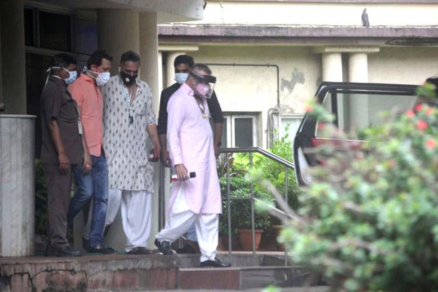 Sanjay Dutt at Lilavati hospital on Sunday. (Varinder Chawla) Sanjay Dutt at Lilavati hospital on Sunday. (Varinder Chawla)