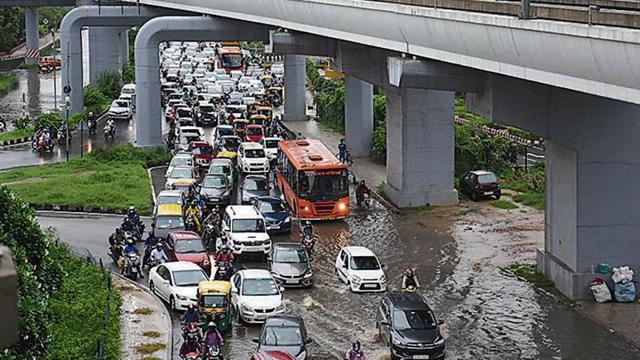 Traffic congestion under Rao Tularam Flyover due to water-logging after heavy rains in New Delhi on Wednesday. (Vipin Kumar/ Hindustan Times) Traffic congestion under Rao Tularam Flyover due to water-logging after heavy rains in New Delhi on Wednesday. (Vipin Kumar/ Hindustan Times)