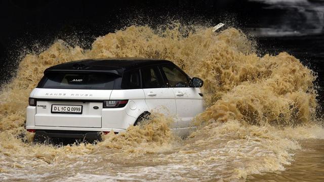 A vehicle wades through a waterlogged stretch after heavy rainfall at Mahipalpur Underpass near IGI Airport T3, in New Delhi. (Sanjeev Verma/HT PHOTO) A vehicle wades through a waterlogged stretch after heavy rainfall at Mahipalpur Underpass near IGI Airport T3, in New Delhi. (Sanjeev Verma/HT PHOTO)