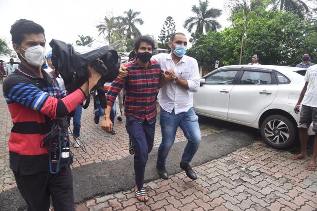 Two people enter Sushant Singh Rajput’s building. (Varinder Chawla)