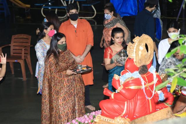 Alvira Khan performs the aarti. (Varinder Chawla) Alvira Khan performs the aarti. (Varinder Chawla)