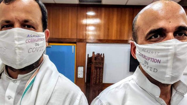Congress MLAs Varun Chaudhary from Mullana and Amit Sihag from Dabwali making a symbolic protest against alleged corruption by writing slogans on masks during the Haryana assembly session. (HT Photo) Congress MLAs Varun Chaudhary from Mullana and Amit Sihag from Dabwali making a symbolic protest against alleged corruption by writing slogans on masks during the Haryana assembly session. (HT Photo)
