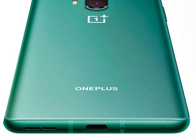 The OnePlus 8 Pro is lighter and slightly smaller The OnePlus 8 Pro is lighter and slightly smaller