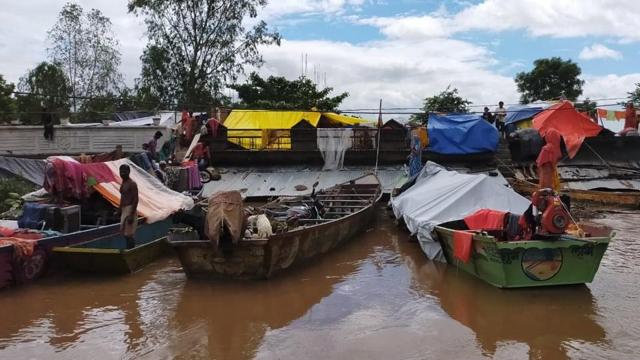 Several villages across twelve districts in Madhya Pradesh were marooned due to flood water. (HT photo) Several villages across twelve districts in Madhya Pradesh were marooned due to flood water. (HT photo)