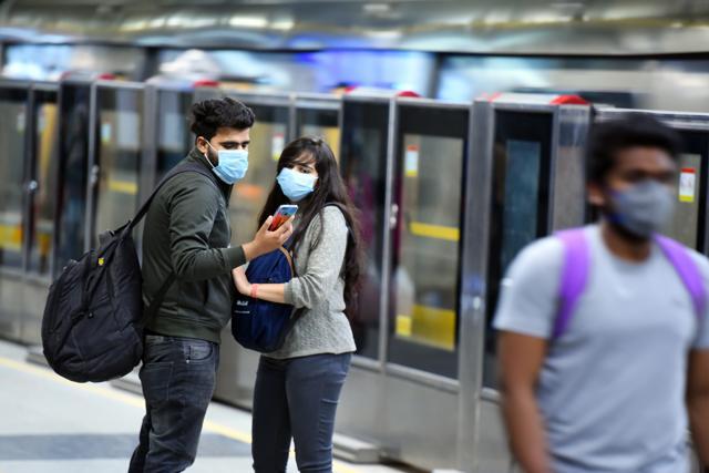 Commuters will have to necessarily wear face masks, and maintain social distancing norms, as per the new guidelines of Unlock 4.0. (Photo: Raj K Raj/HT ) Commuters will have to necessarily wear face masks, and maintain social distancing norms, as per the new guidelines of Unlock 4.0. (Photo: Raj K Raj/HT )