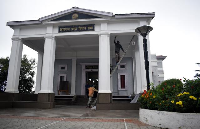 Workers sprucing up the Vidhan Sabha complex ahead of the monsoon session from Monday. (Deepak Sansta/HT) Workers sprucing up the Vidhan Sabha complex ahead of the monsoon session from Monday. (Deepak Sansta/HT)