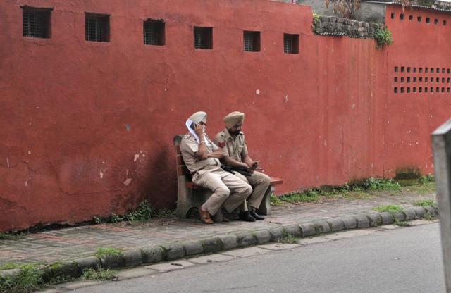 Punjab Police personnel sitting behind Saini residence in Sector 20, Chandigarh, on Friday. (Ravi Kumar/HT) Punjab Police personnel sitting behind Saini residence in Sector 20, Chandigarh, on Friday. (Ravi Kumar/HT)