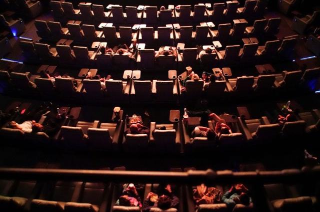 People take their seats inside the Odeon Luxe Leicester Square cinema, on the opening day of the film Tenet, amid the coronavirus disease (COVID-19) outbreak, in London, Britain, August 26, 2020. (REUTERS) People take their seats inside the Odeon Luxe Leicester Square cinema, on the opening day of the film Tenet, amid the coronavirus disease (COVID-19) outbreak, in London, Britain, August 26, 2020. (REUTERS)