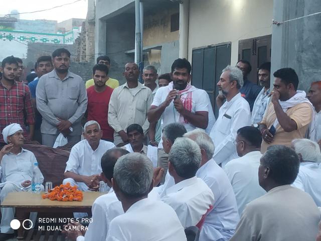 Wrestler-turned Bharatiya Janata Party leader Yogeshwar Dutt holding gatherings despite the ban. (HT PHOTO) Wrestler-turned Bharatiya Janata Party leader Yogeshwar Dutt holding gatherings despite the ban. (HT PHOTO)