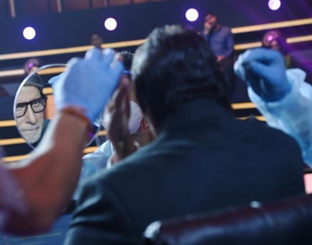 Amitabh Bachchan checks his look in the mirror. Amitabh Bachchan checks his look in the mirror.